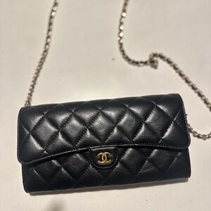 Chanel wallet on chain. Like new. With Certificate